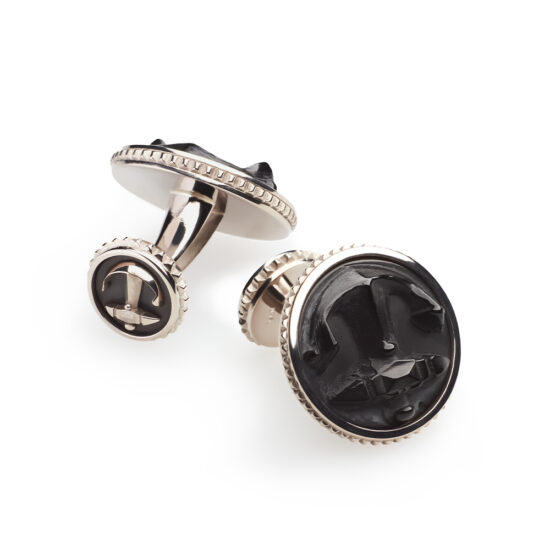 manschettenknöpfe, cufflinks, manschettenknopf, herrenschmuck, männerschmuck, männer, herren, accessoire, weissgold, goldschmuck, schmuck, elegant, business, jet, handgraviert, graviert, edelsteine, relief, anker, anchor, mille griffe, goldschmied, carbon, gold, sahak, juwelier, jewellery, limmatquai, zürich, zurich