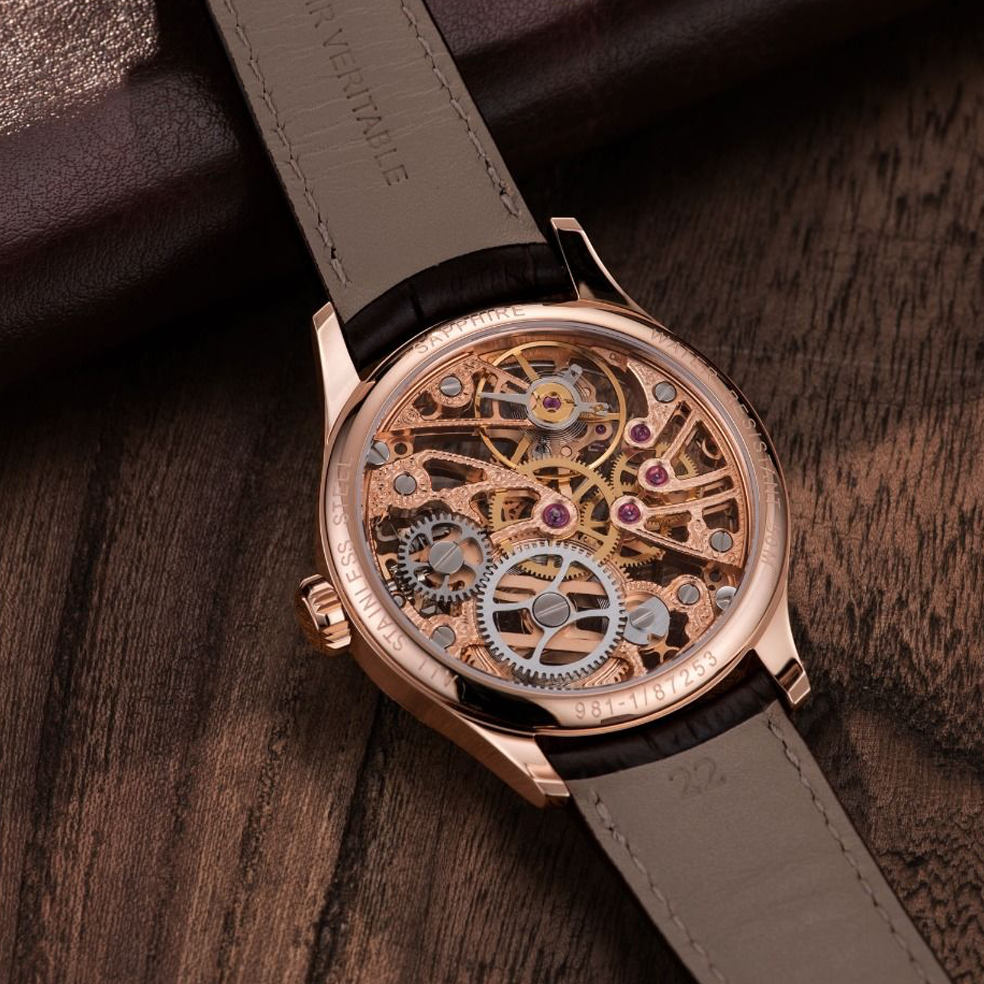 herrenuhr, armbanuhr, skeleton, skelettiert, uhr, herrenarmbanuhr, mechanisch, handaufzug, roségold, handgraviert, dekor, zeitmesser, chronometrie, aerotwatch, manufaktur, swissmade, juwelier, uhrmacher, uhrwerk, jura, zurich, schweiz